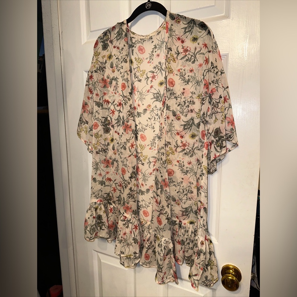 Easel Brand Size Small Kimono Top Duster Coverup Ivory Floral Print Boho Ruffle